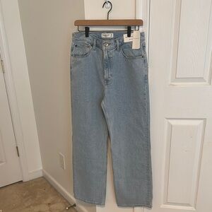 A&F The 90’s Relaxed Jean High Rise